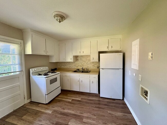 Building Photo - 301 Shelden Dr