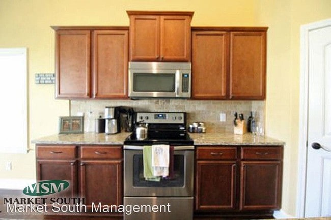 Building Photo - 20 Misty Marsh Dr