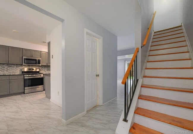 Foto del edificio - 276 Temple Hill Rd