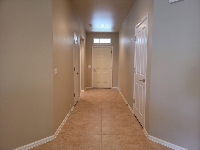 Foto del edificio - 208 Hummingbird Ln