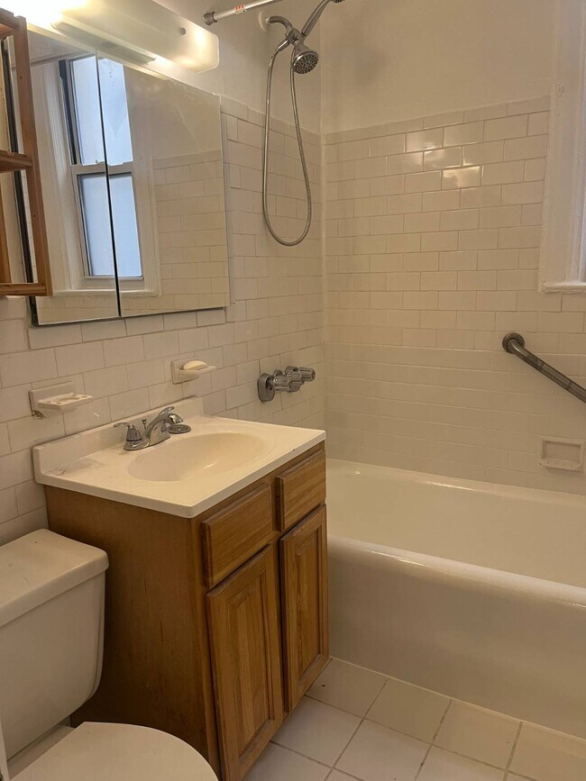 Foto del edificio - 1065 Grant Ave