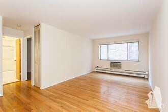 Building Photo - 660 W Wrightwood Ave