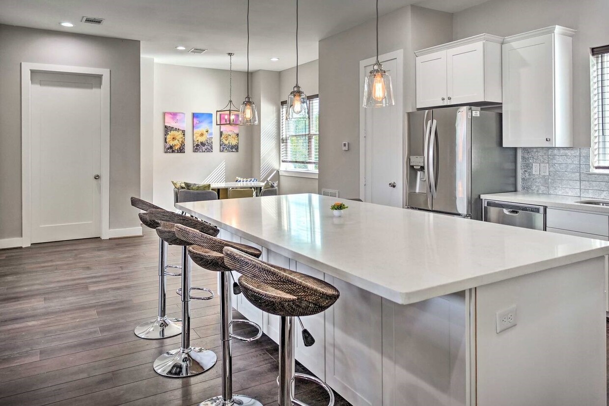 Foto principal - 6403 Bowling Green St