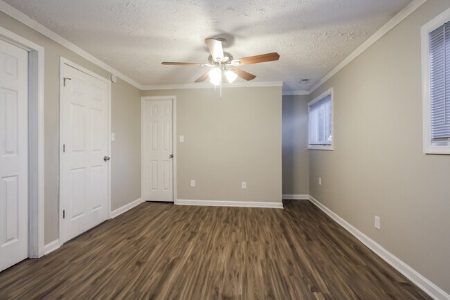 Building Photo - Cute & Cozy Three Bedroom