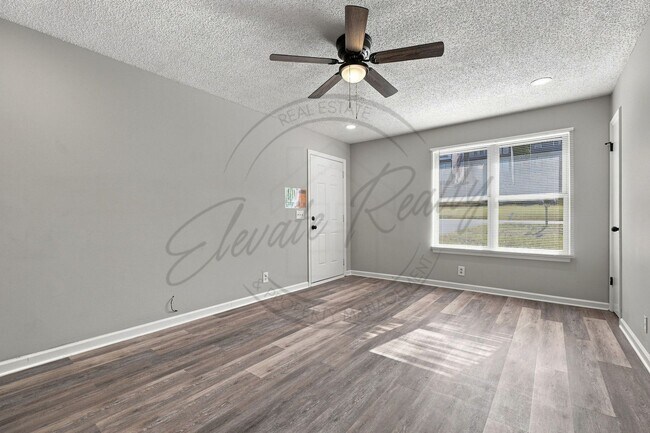 Foto del edificio - 584 Tulip Grove Rd