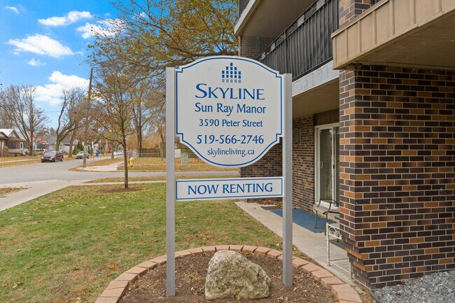 Photo du bâtiment - Sun Ray Manor Apartments