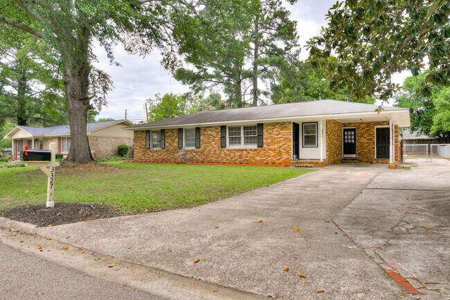 Foto del edificio - 3327 Westcliffe Ct