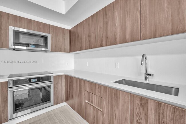 Foto del edificio - 2960 NE 207th St
