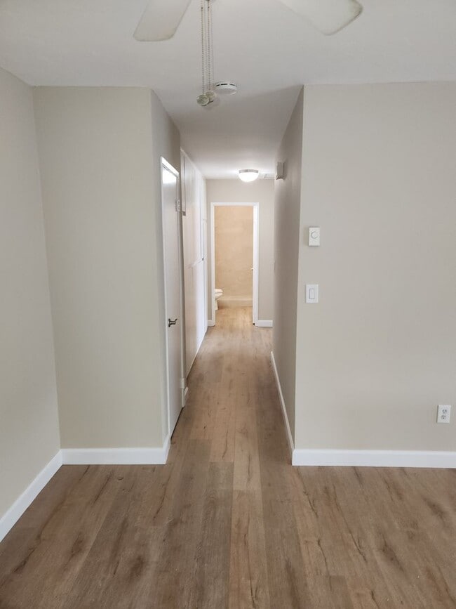 Building Photo - 2BR/1BA San Carlos - Carefree San Carlos Community - Upper Unit