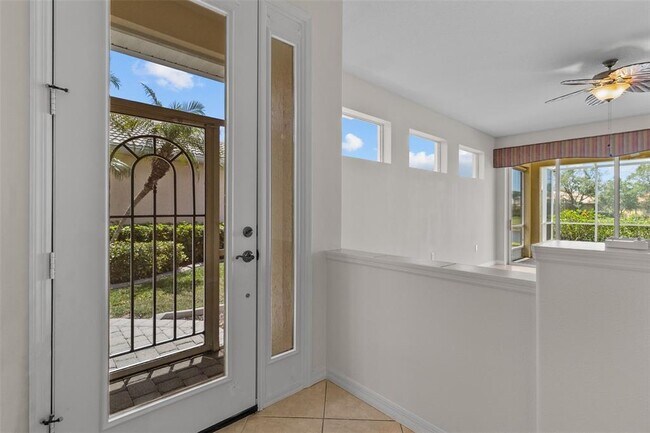Foto del edificio - 9486 Hawk Nest Ln