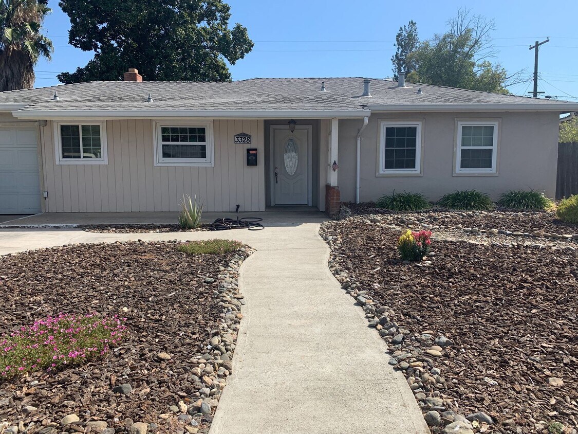 Primary Photo - Spacious 3 Bedroom 2 Bath Home in Arden Ar...