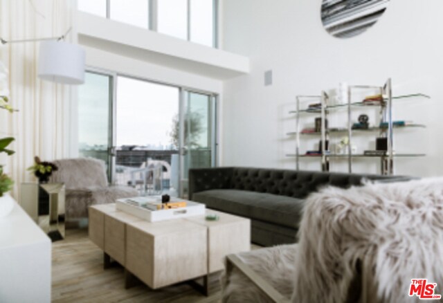 Foto del edificio - 733 N Hudson Ave