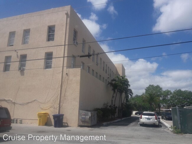 Building Photo - 2716 S Dixie Hwy