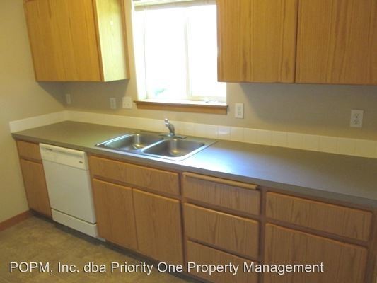 Foto del edificio - 17001-17003 SE Valley View Rd