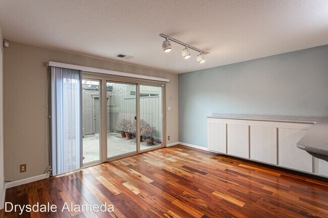 Foto del edificio - 1017 Kingston Ln