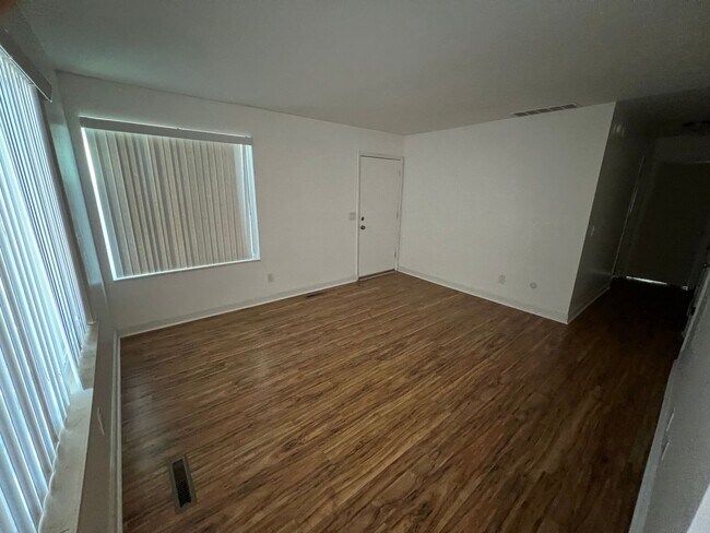 Foto del edificio - 2 Bedroom Townhome in Arvada