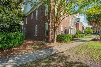 Building Photo - 802 Rue Dr