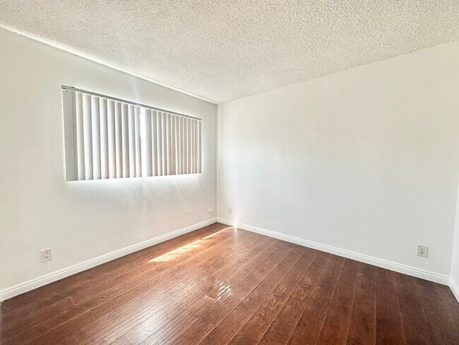 Foto del edificio - 14024 Oxnard St Valley Glen, CA 91401