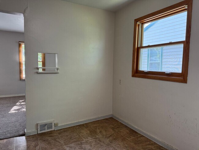 Foto del edificio - 4 Bedroom 2 Bath - North Fargo