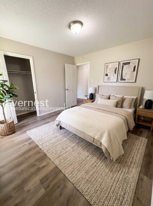 Foto del edificio - 4199 Blackstone Dr