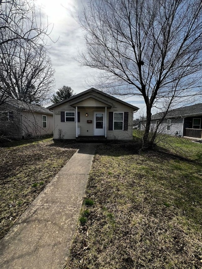 Building Photo - 1405 1/2 W Beslin St