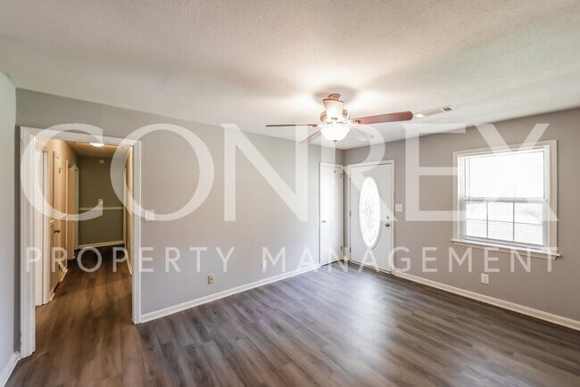 Foto del edificio - Cute Three Bedroom Home in Northport, AL, ...