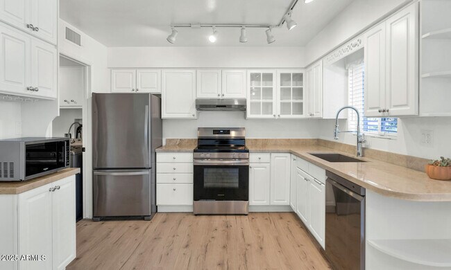 Foto del edificio - 4027 E Campbell Ave