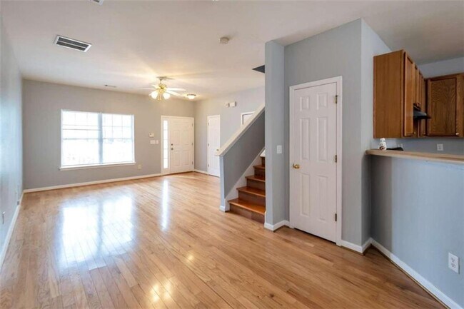 Building Photo - 267 Brookview Dr