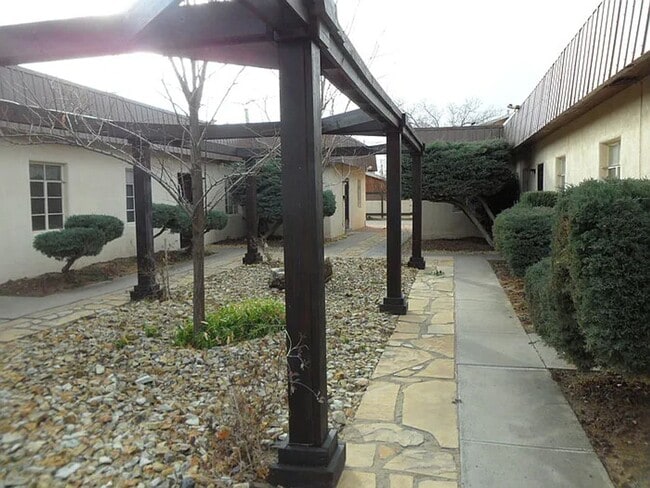 Foto del edificio - Beautiful Apartment Community with Residential Courtyard