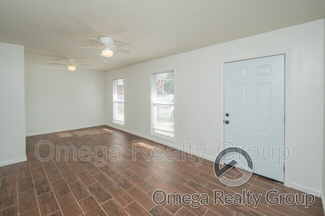 Building Photo - 1505 7th Ave