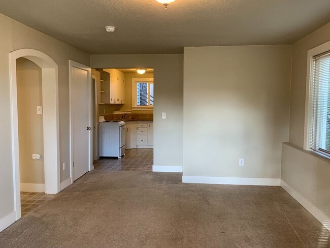 Building Photo - 100 Renton Triplex