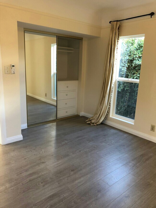 Foto del edificio - 516-516 N Olive Ave