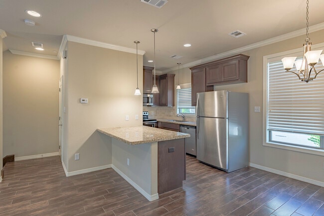 Kitchen - 1454 Puryear Dr