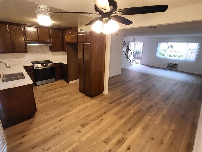 Foto del edificio - 4392 Green Ave