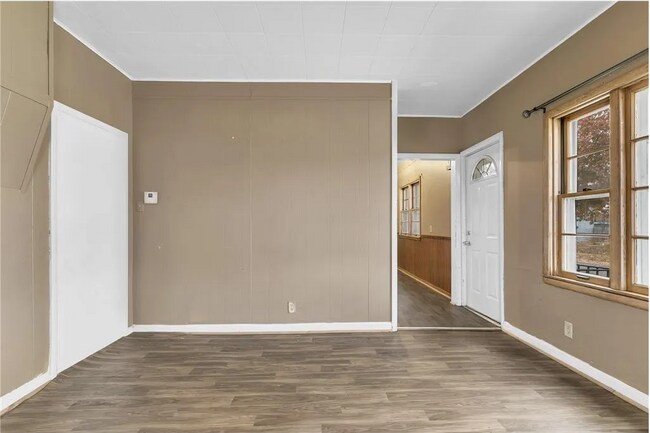 Building Photo - 106 15th Ave S