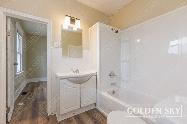 Building Photo - 2440 S Hoyt Ave