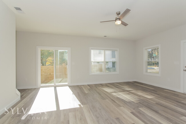 Building Photo - The living is easy in this 3 bedroom, 2,5 ...
