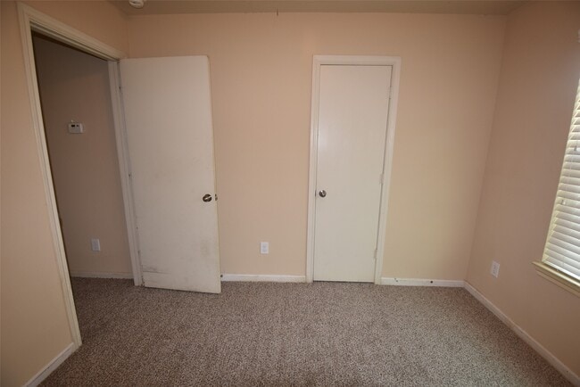 Building Photo - 7906 Big Oak Dr