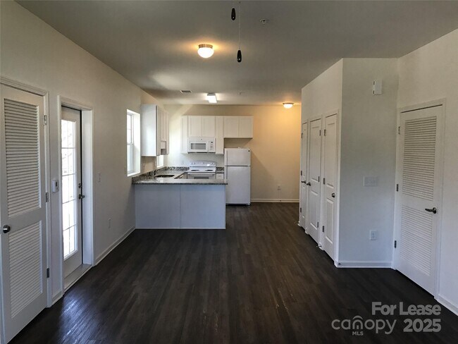Building Photo - 17905 Delmas Dr