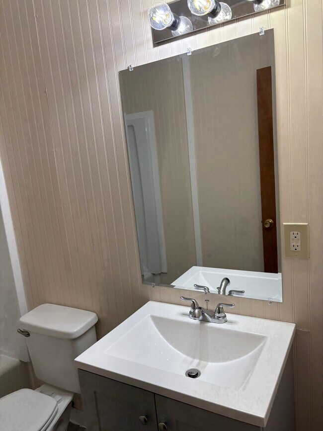 Baño - 5713 Norledge Ave