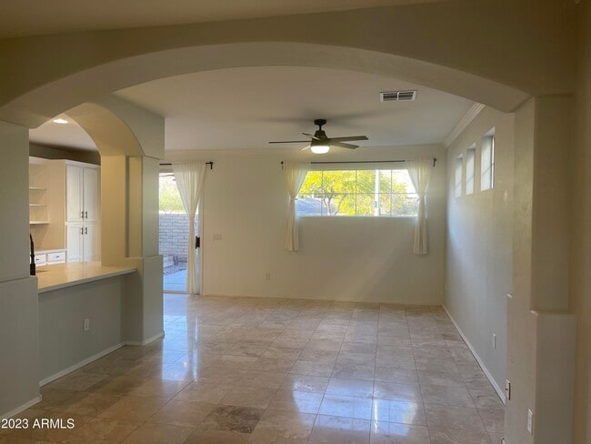 Building Photo - 124 W Mountain Sage Dr