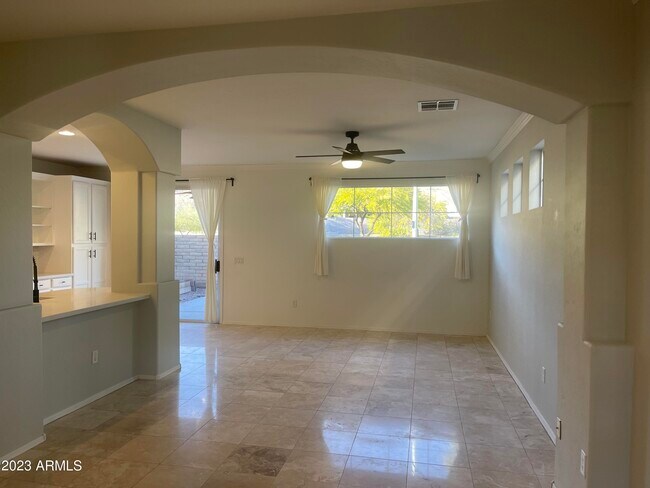 Foto del edificio - 124 W Mountain Sage Dr