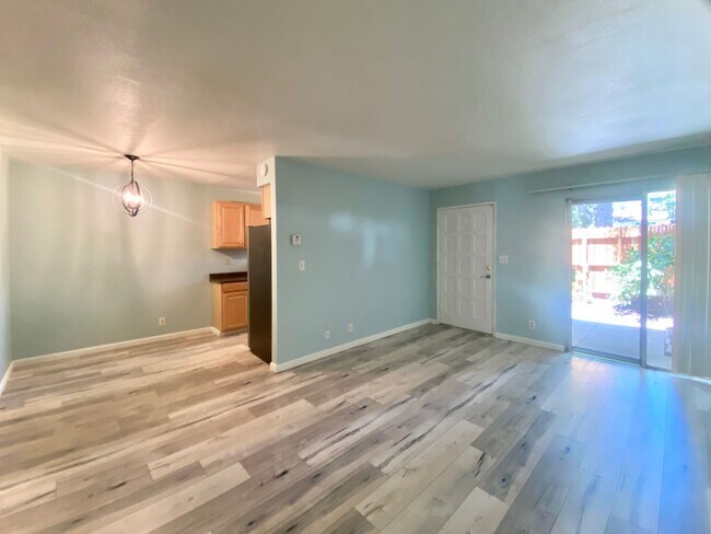 Foto del edificio - Charming 2-Bedroom Townhouse in Fremont - ...