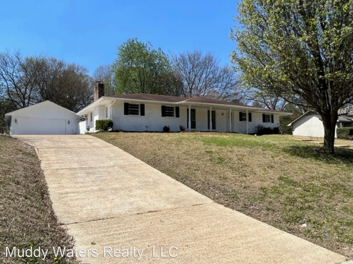 Primary Photo - 4 br, 2 bath House - 207 Hancock Dr