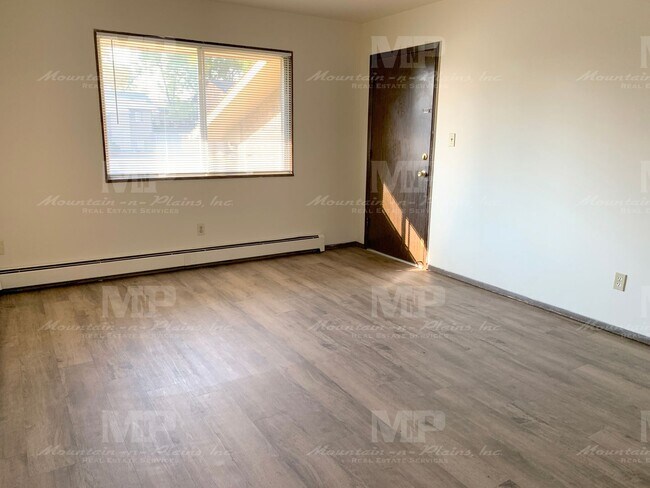 Foto del edificio - 1729 Palm Dr