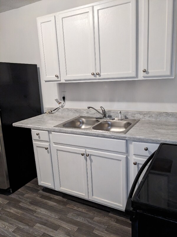 Building Photo - 601 Barton St