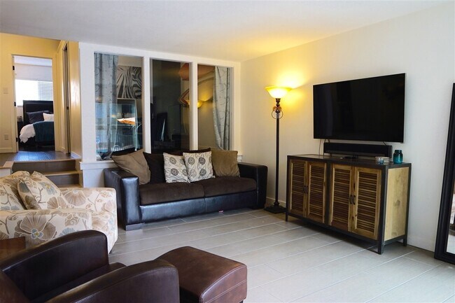 Building Photo - Pacific Beach 1-Bed PLUS Office!