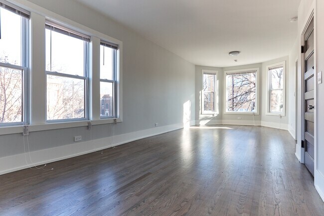 Building Photo - 2224 N Kimball Ave