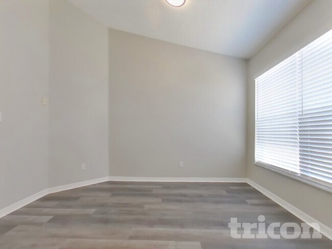 Foto del edificio - 15812 Heron Hill St