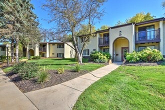 Building Photo - McCormick Commons